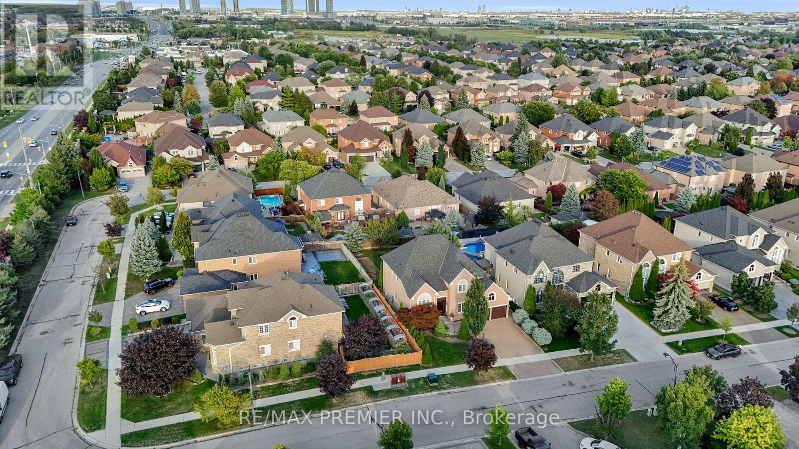Photo 43 of 93 Novaview Crescent, Vaughan ON