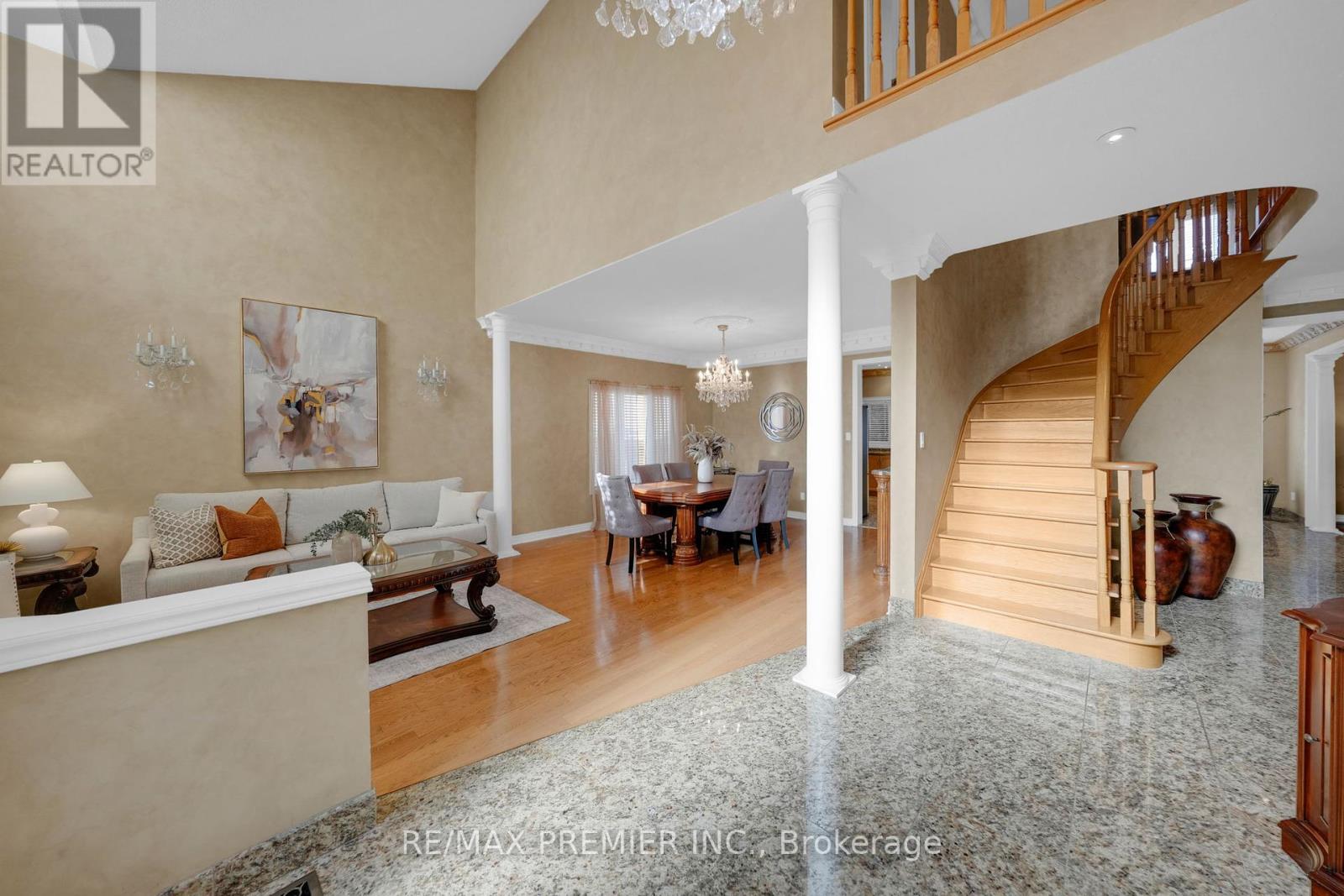 Photo 5 of 93 Novaview Crescent, Vaughan ON