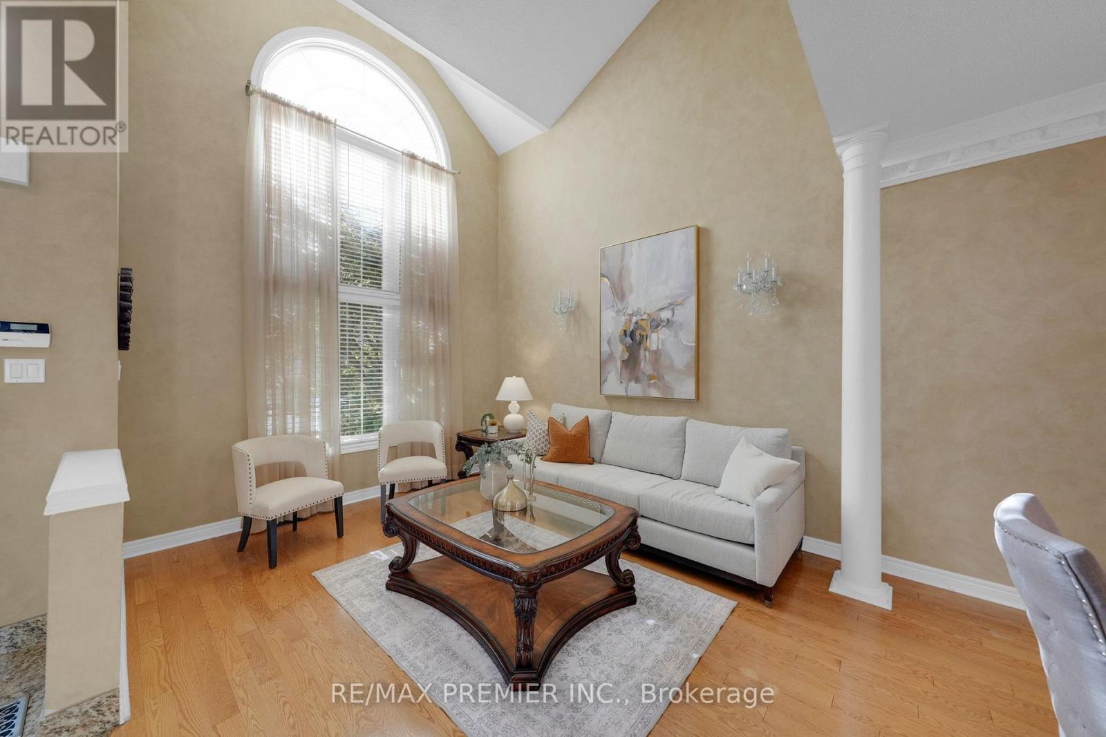 Photo 6 of 93 Novaview Crescent, Vaughan ON