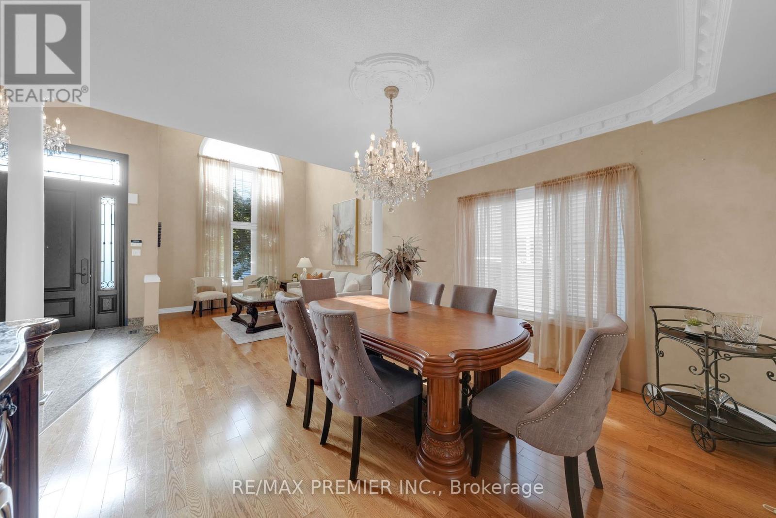 Photo 7 of 93 Novaview Crescent, Vaughan ON
