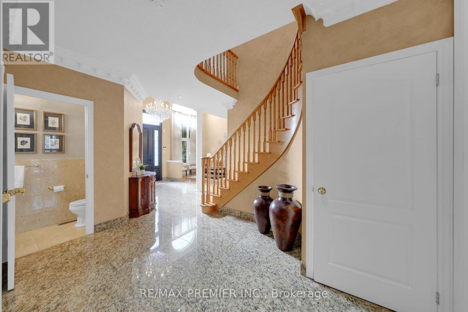 Photo 9 of 93 Novaview Crescent, Vaughan ON
