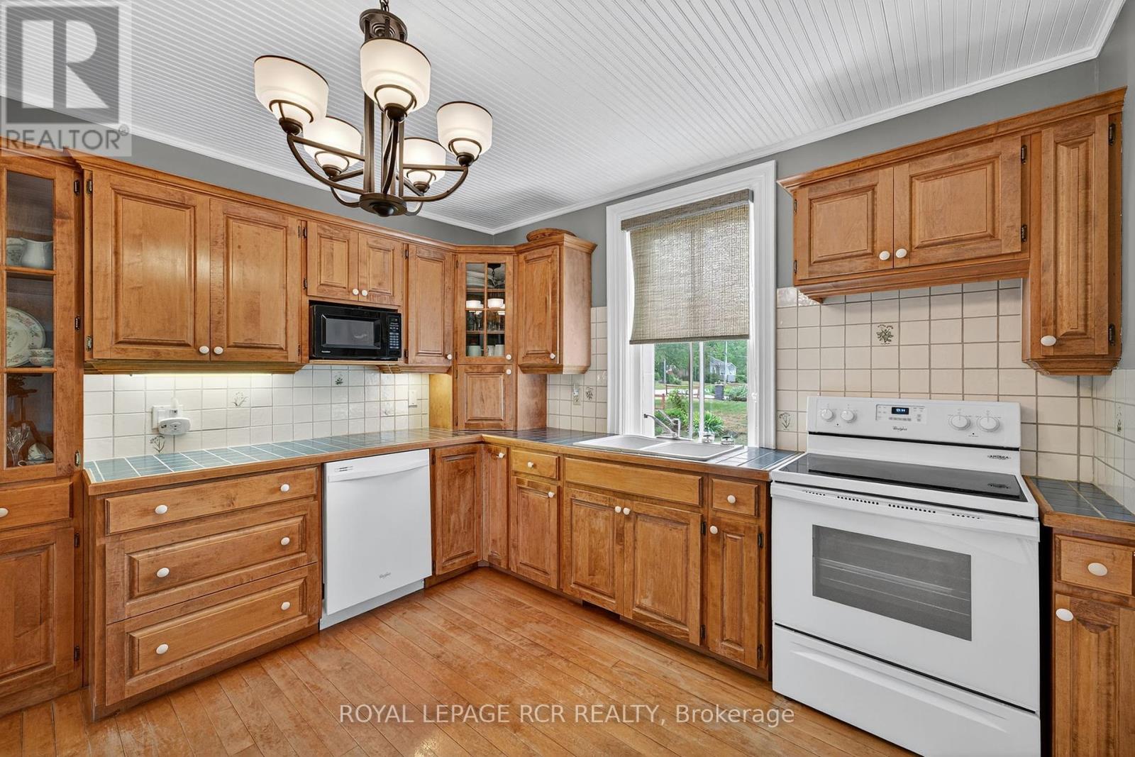 Photo 19 of 36 Main Street, East Gwillimbury ON