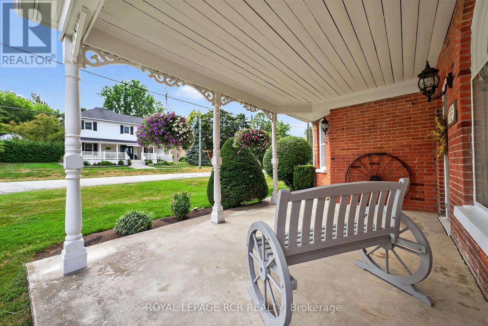 Photo 3 of 36 Main Street, East Gwillimbury ON