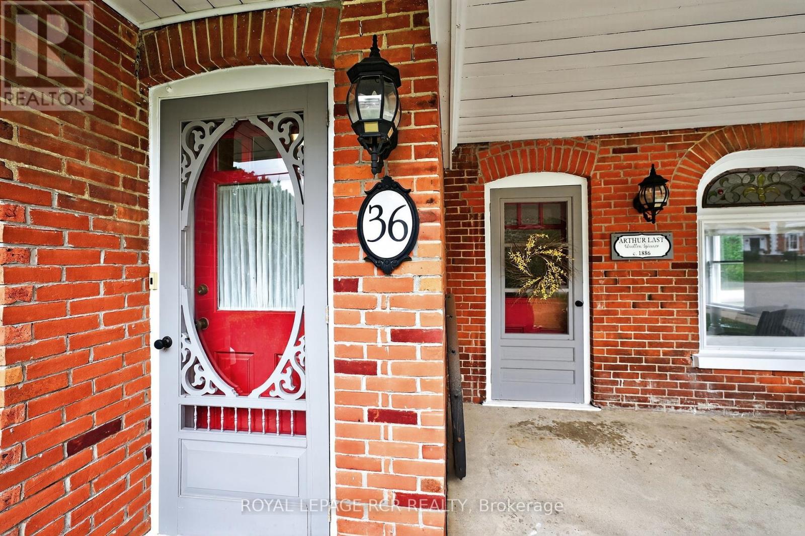 Photo 5 of 36 Main Street, East Gwillimbury ON