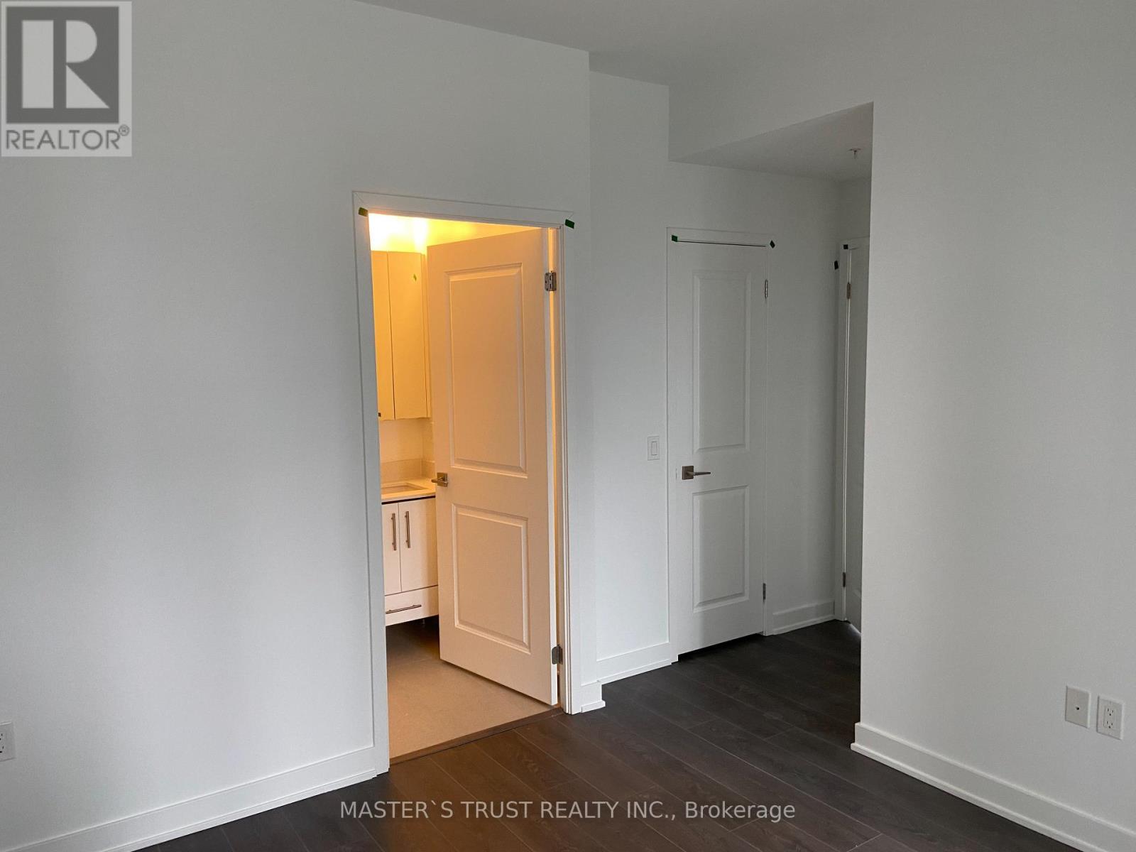 Photo 21 of 509 85 Oneida Crescent, Richmond Hill ON