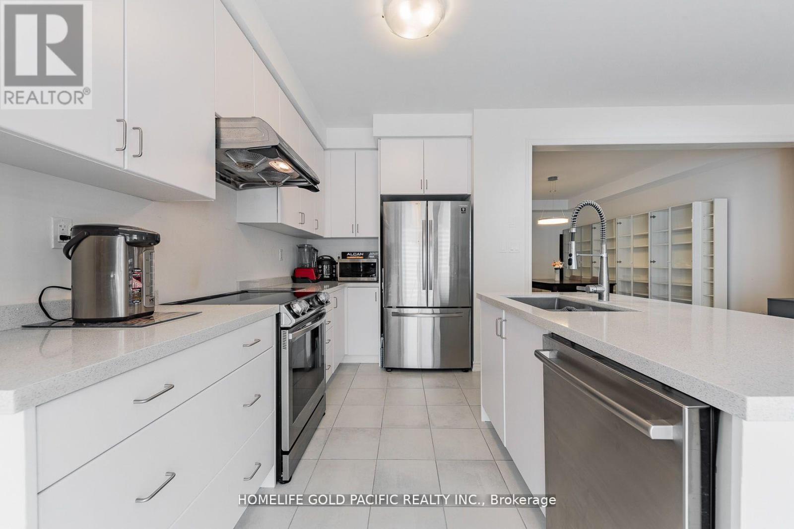 Photo 11 of 61 Markview Road, Whitchurchstouffville ON