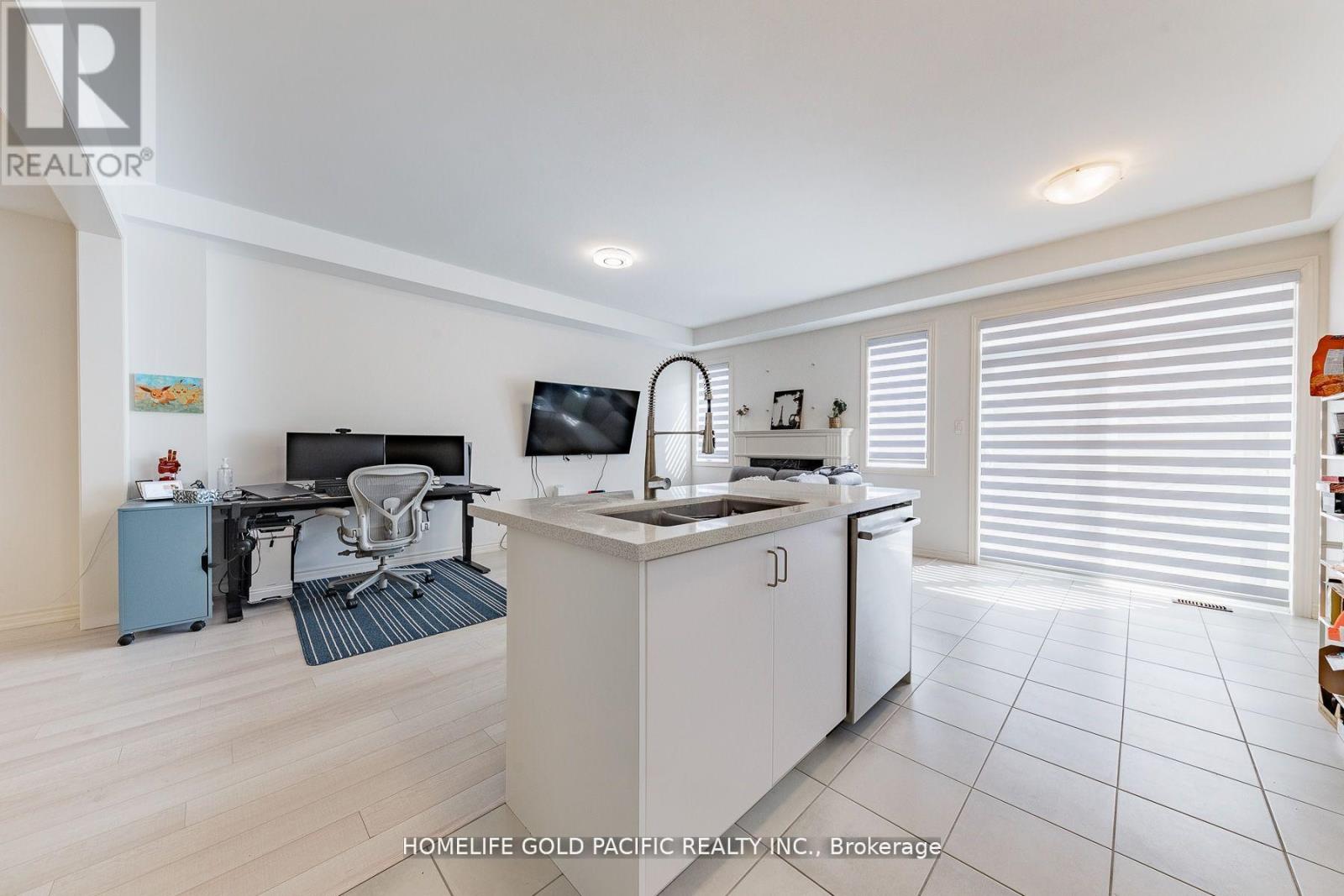 Photo 12 of 61 Markview Road, Whitchurchstouffville ON