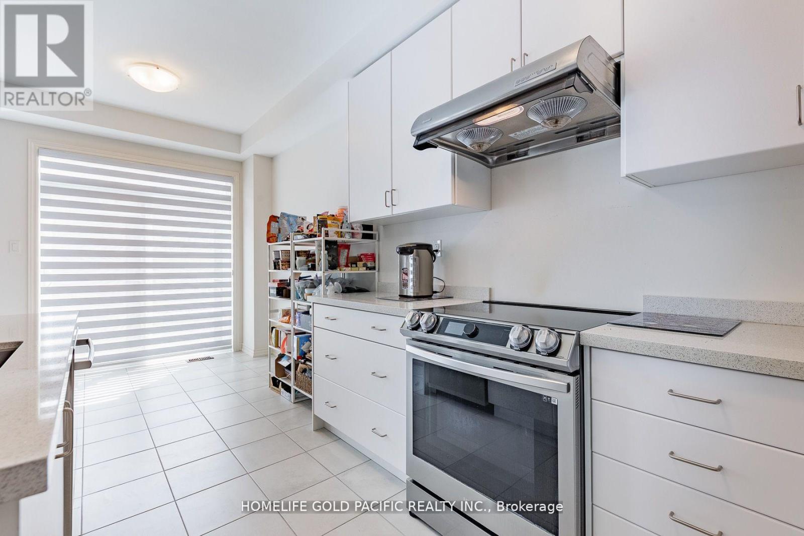 Photo 13 of 61 Markview Road, Whitchurchstouffville ON