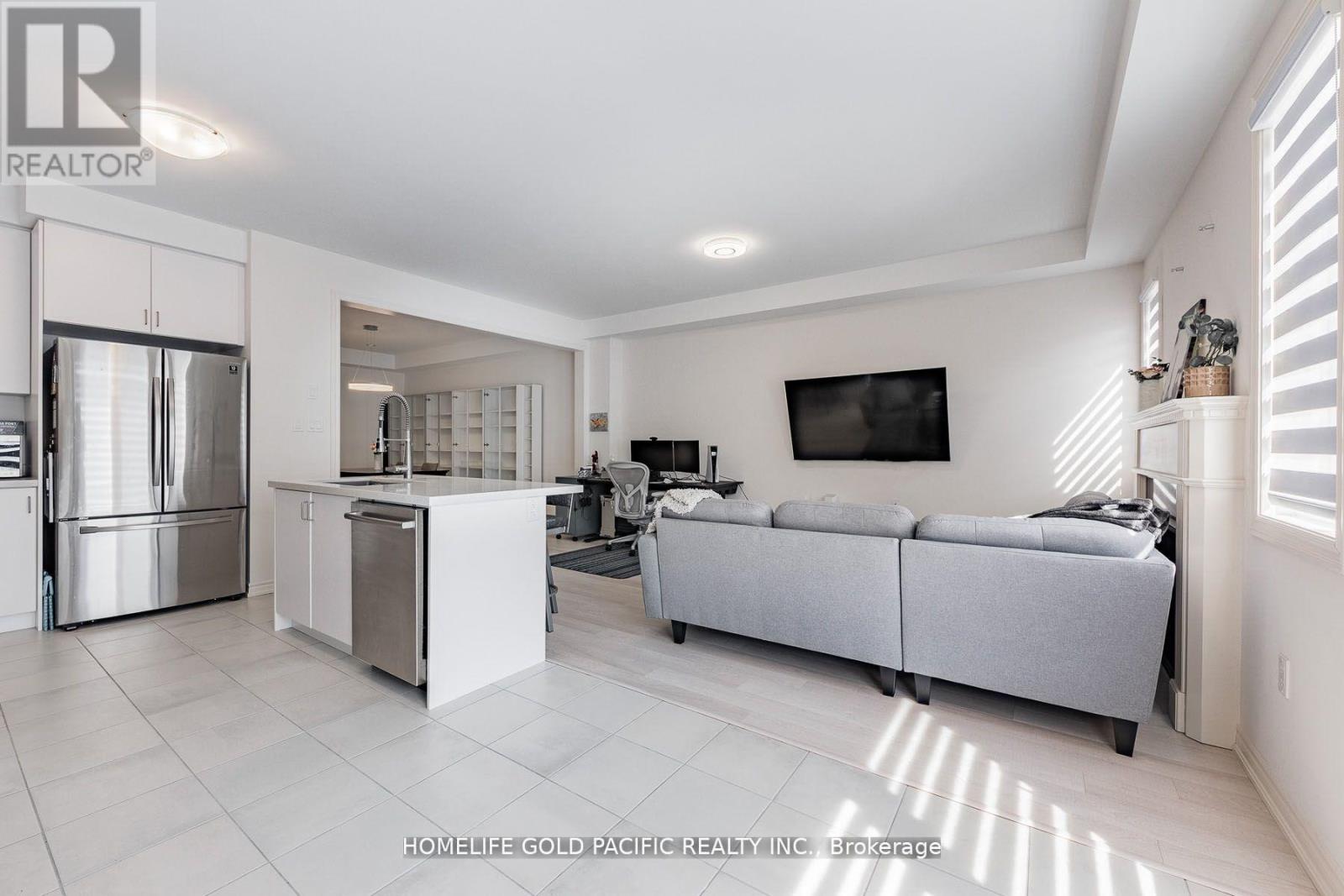 Photo 14 of 61 Markview Road, Whitchurchstouffville ON