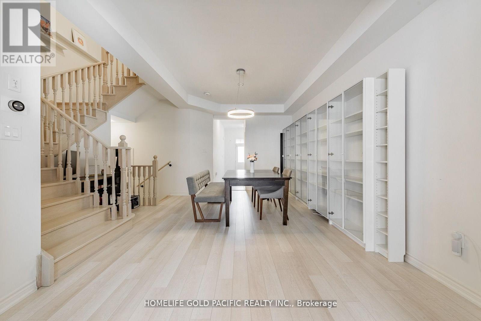 Photo 15 of 61 Markview Road, Whitchurchstouffville ON