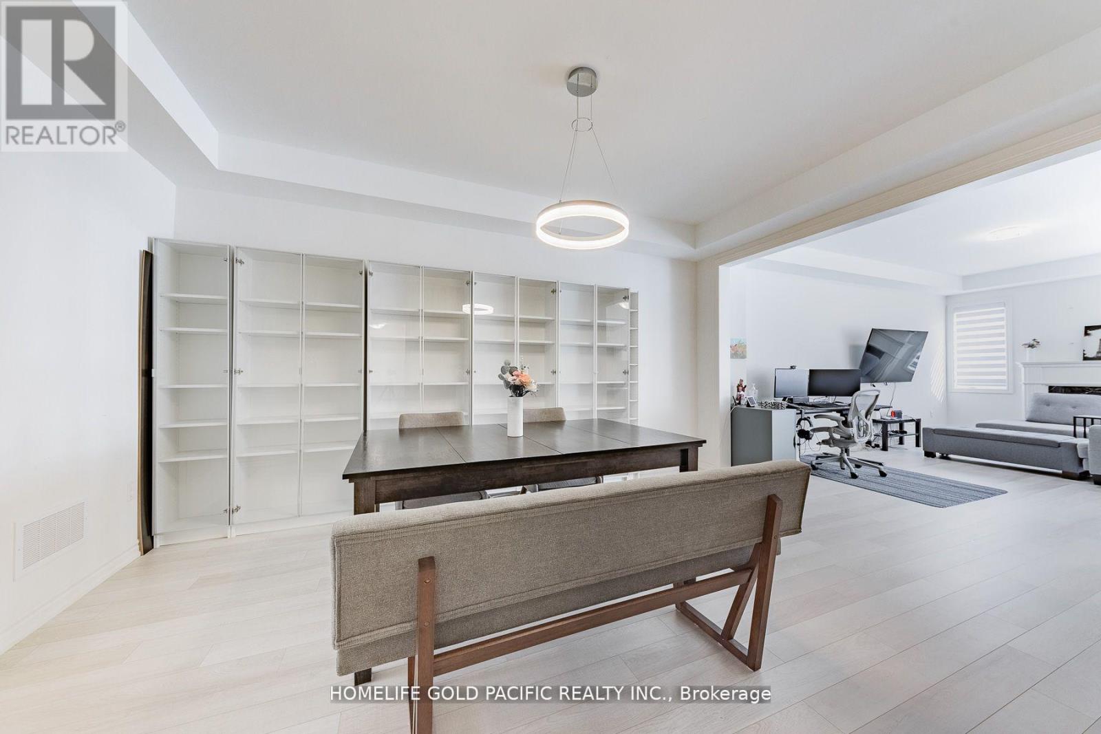 Photo 16 of 61 Markview Road, Whitchurchstouffville ON
