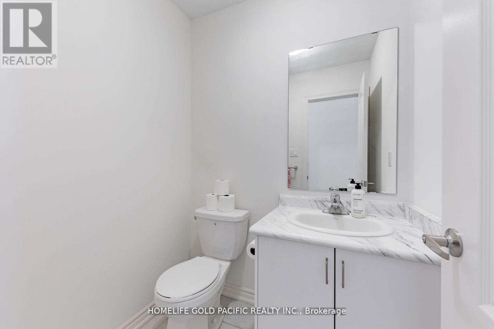 Photo 18 of 61 Markview Road, Whitchurchstouffville ON
