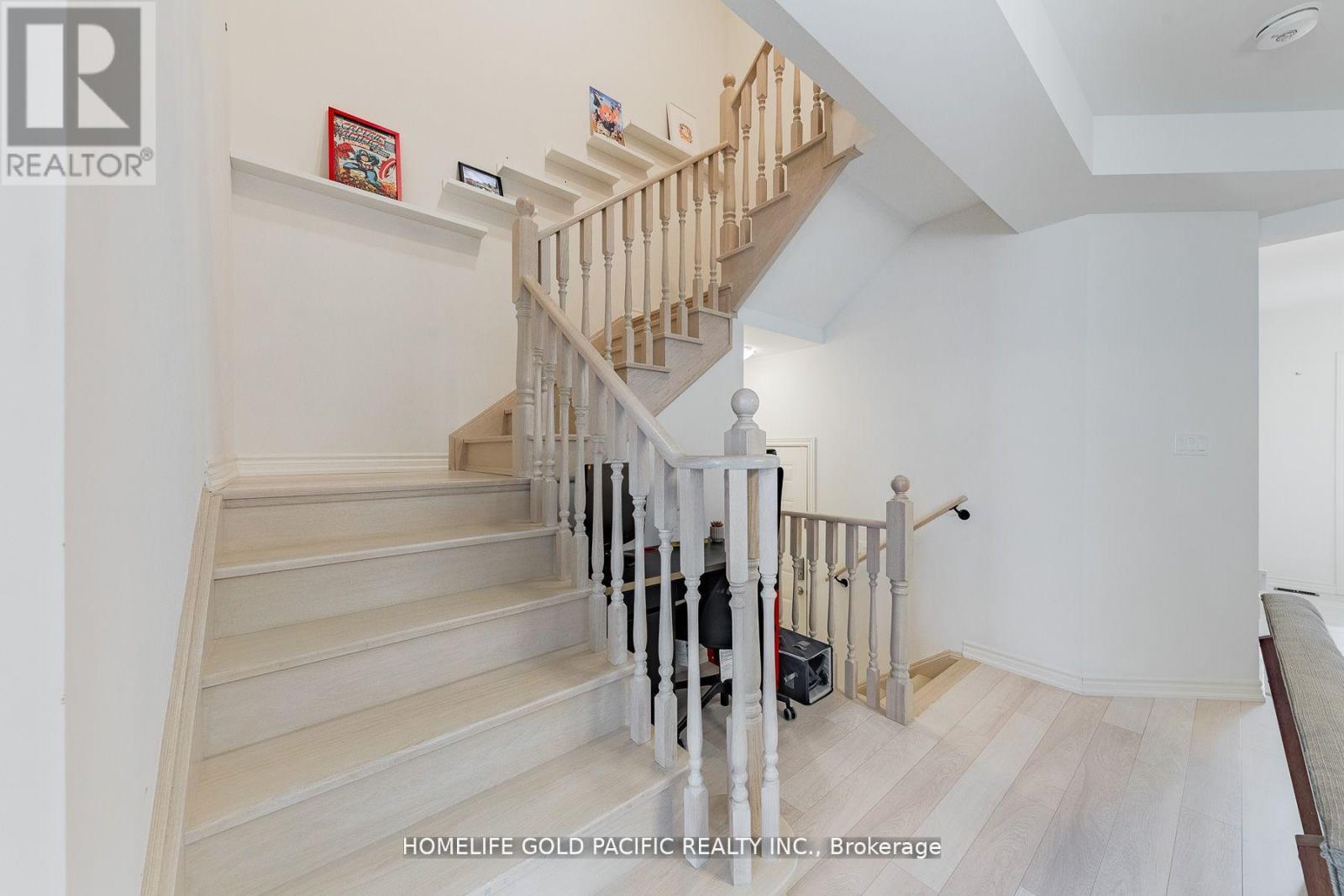 Photo 19 of 61 Markview Road, Whitchurchstouffville ON