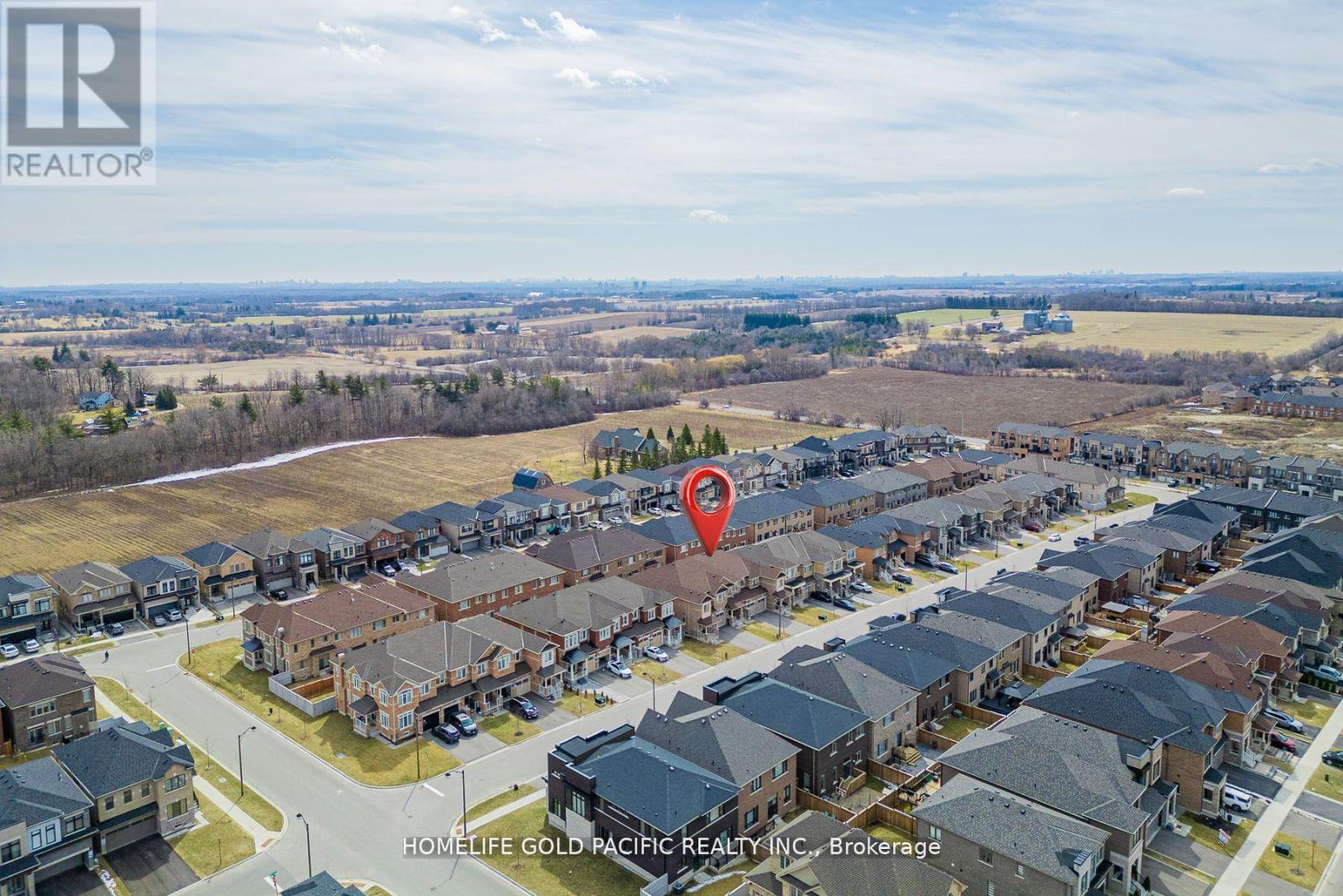 Photo 2 of 61 Markview Road, Whitchurchstouffville ON