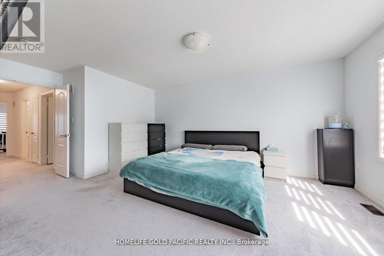 Photo 22 of 61 Markview Road, Whitchurchstouffville ON
