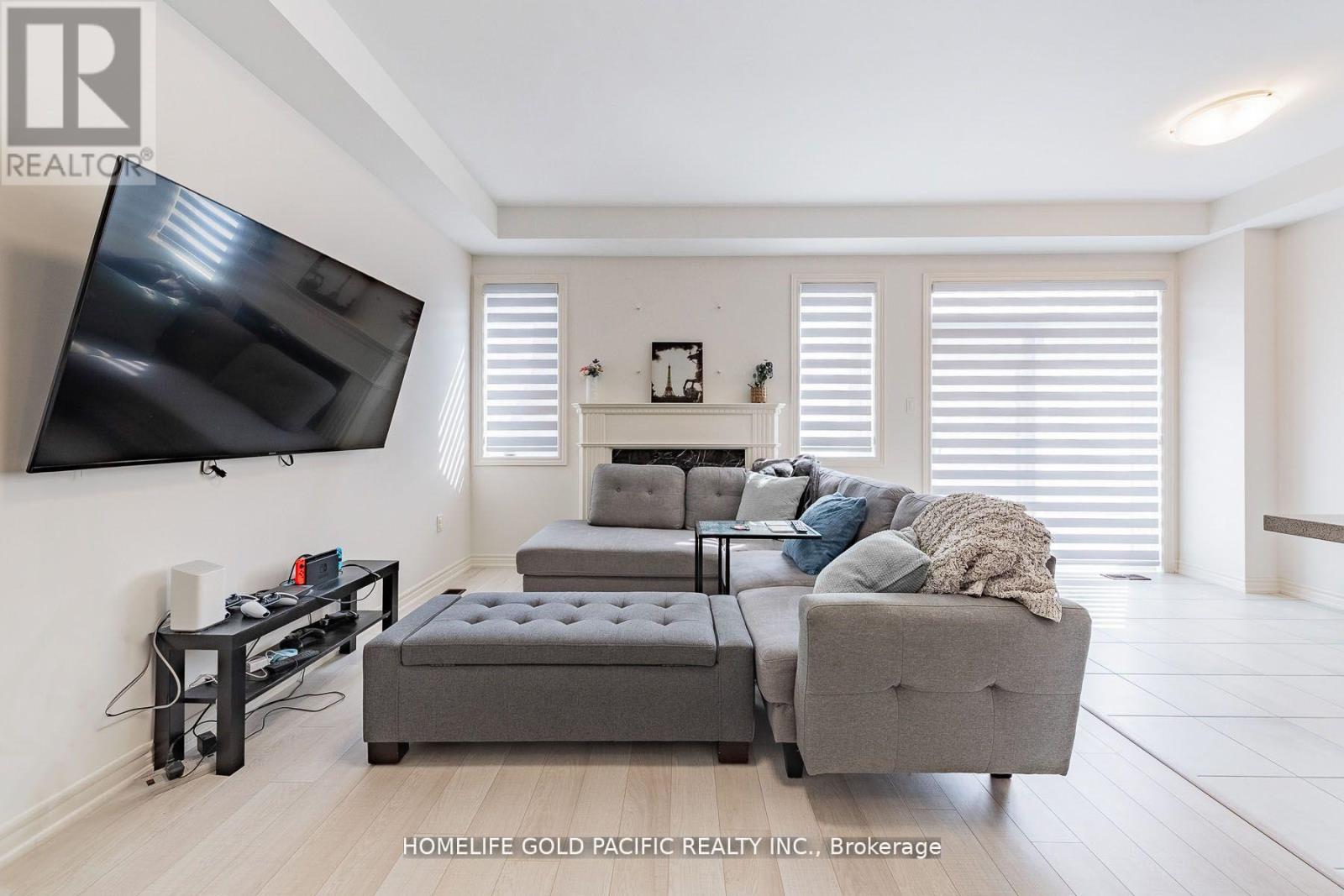 Photo 6 of 61 Markview Road, Whitchurchstouffville ON