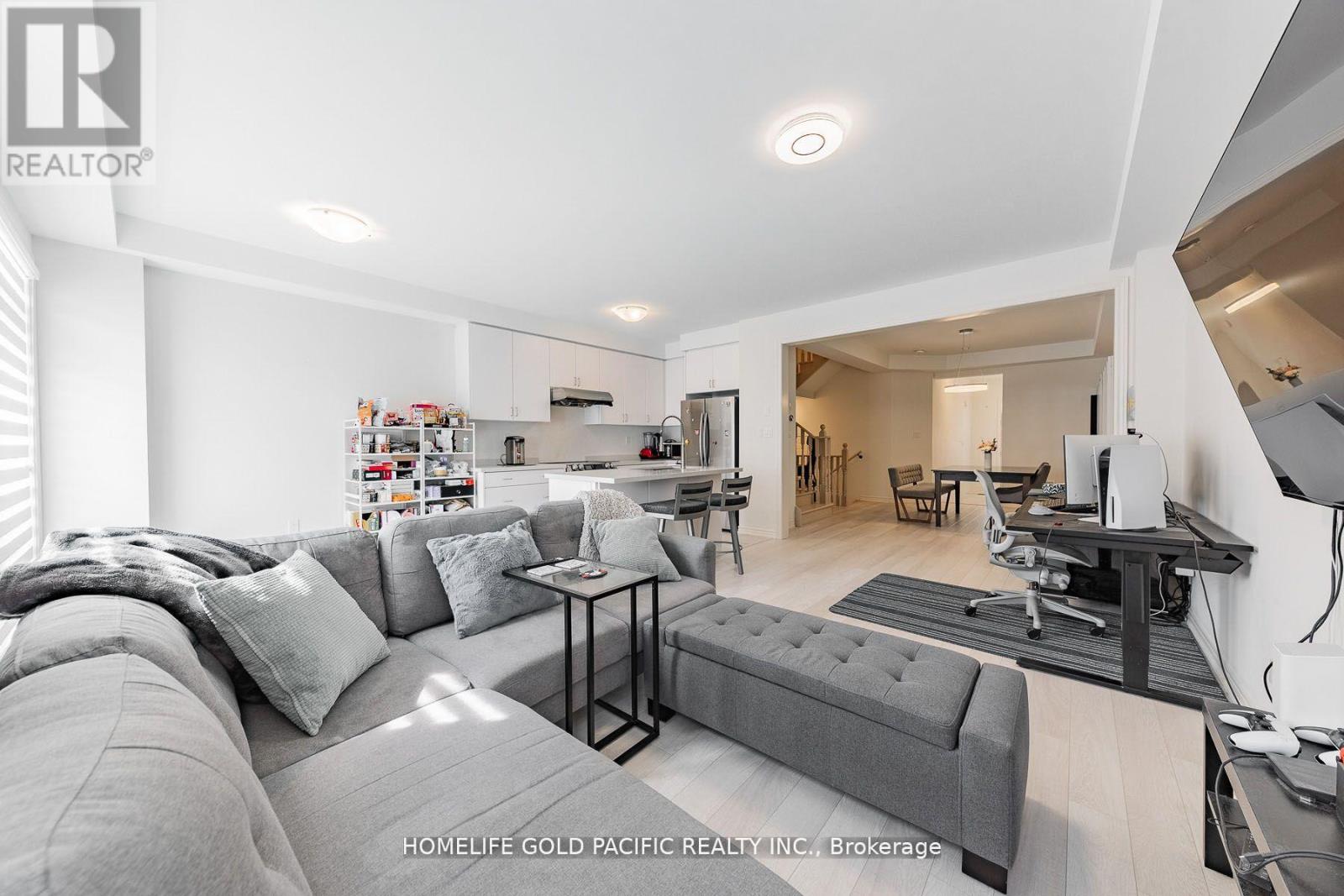 Photo 8 of 61 Markview Road, Whitchurchstouffville ON