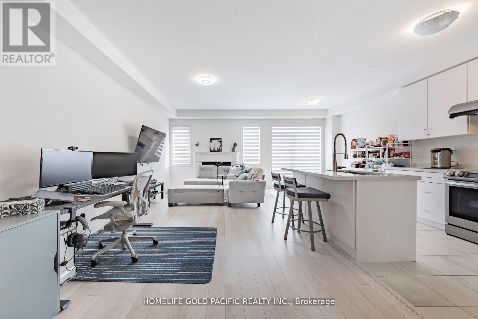Photo 9 of 61 Markview Road, Whitchurchstouffville ON