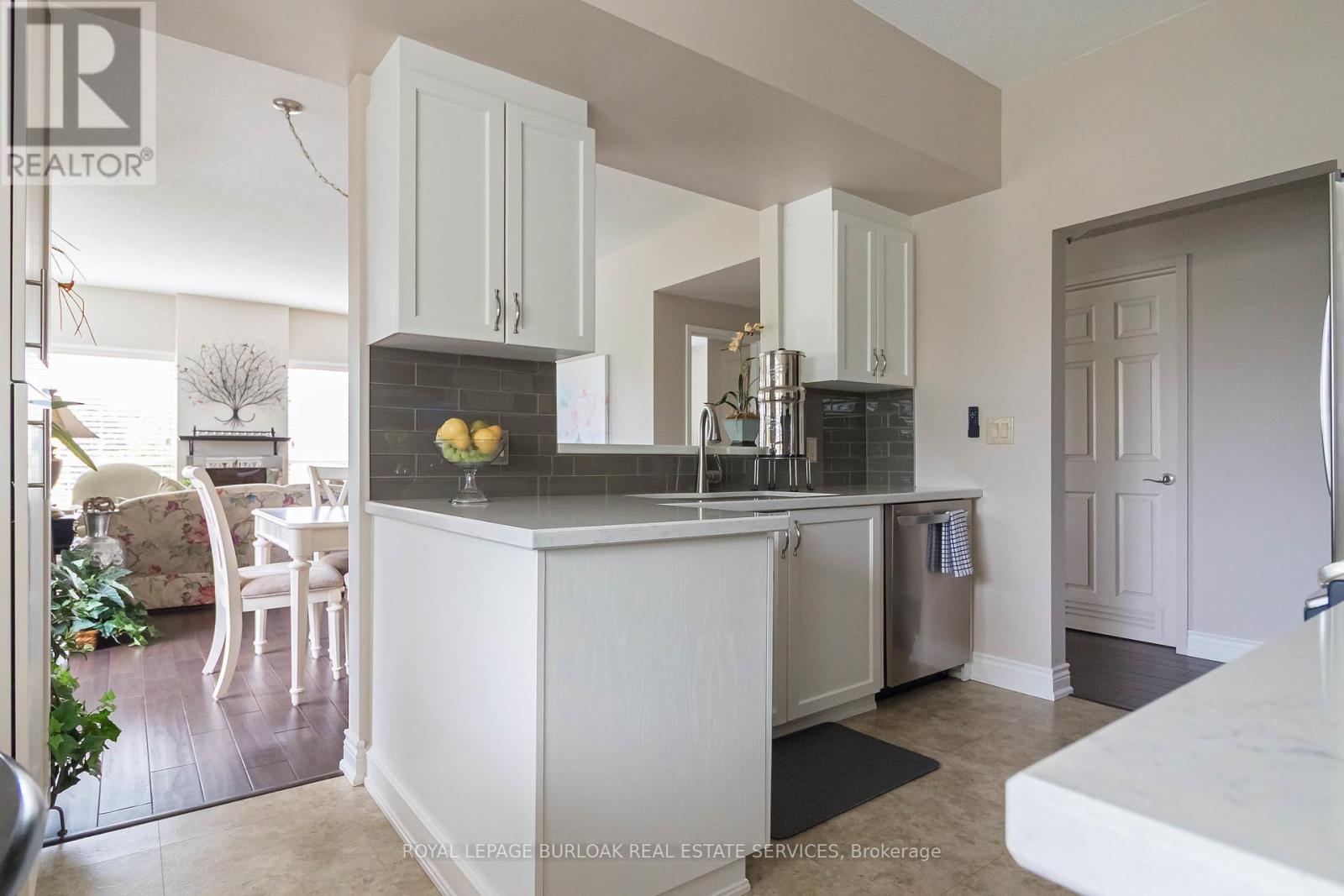 Photo 11 of 305 3497 Upper Middle Road, Burlington ON