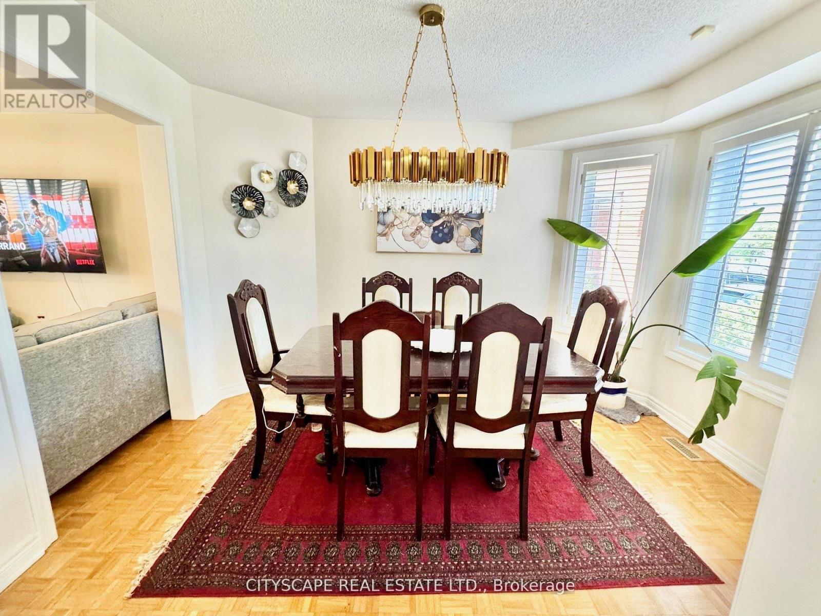 Photo 13 of 533 Leatherleaf Drive, Mississauga ON