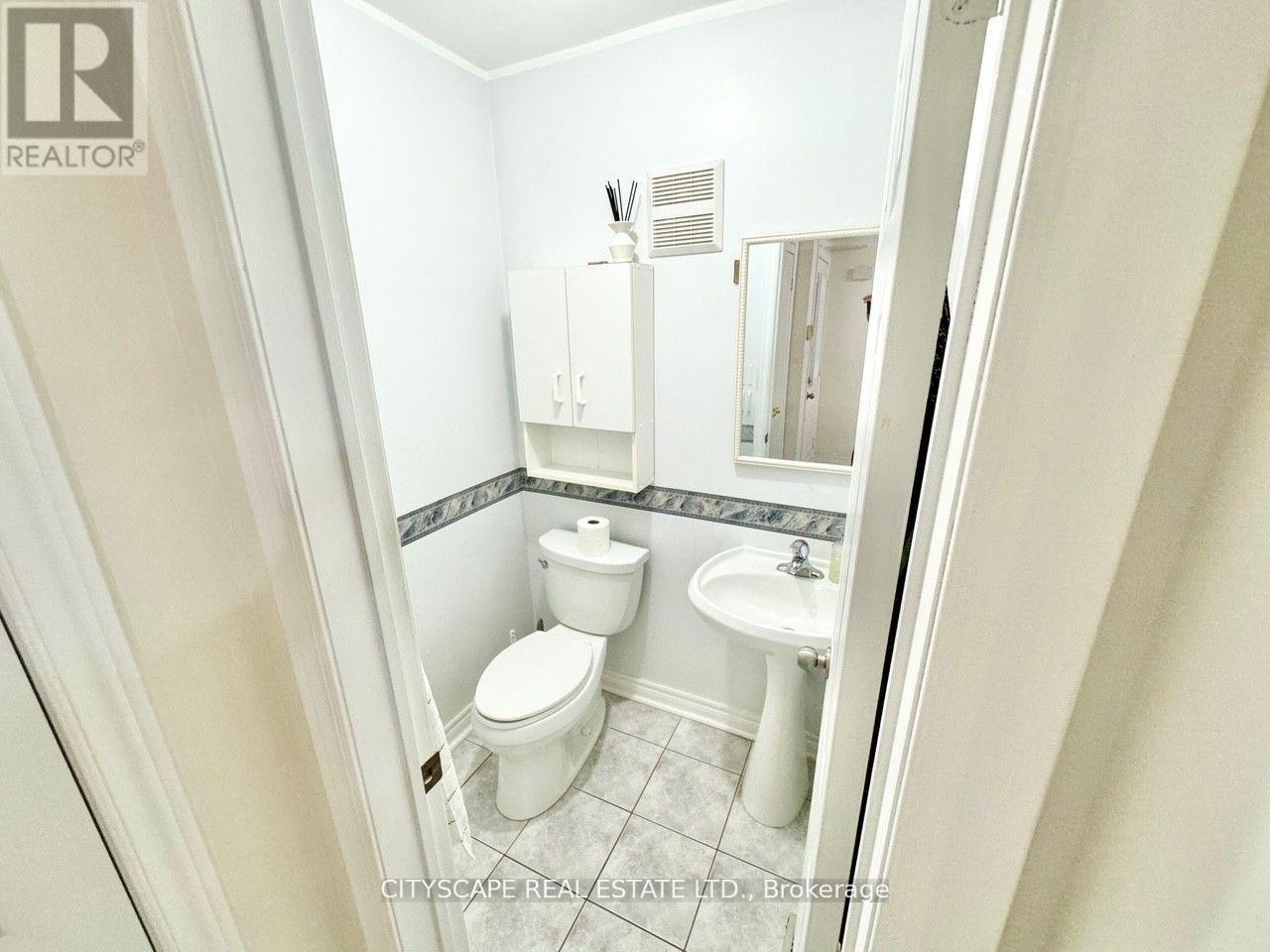 Photo 14 of 533 Leatherleaf Drive, Mississauga ON