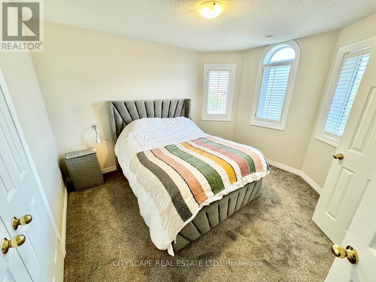 Photo 15 of 533 Leatherleaf Drive, Mississauga ON