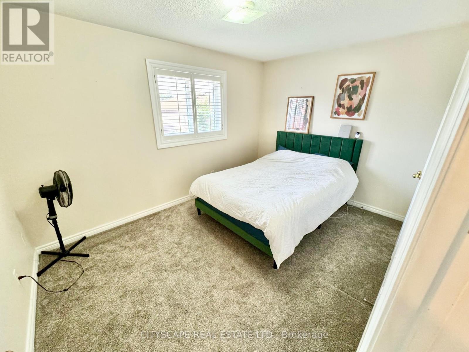 Photo 17 of 533 Leatherleaf Drive, Mississauga ON