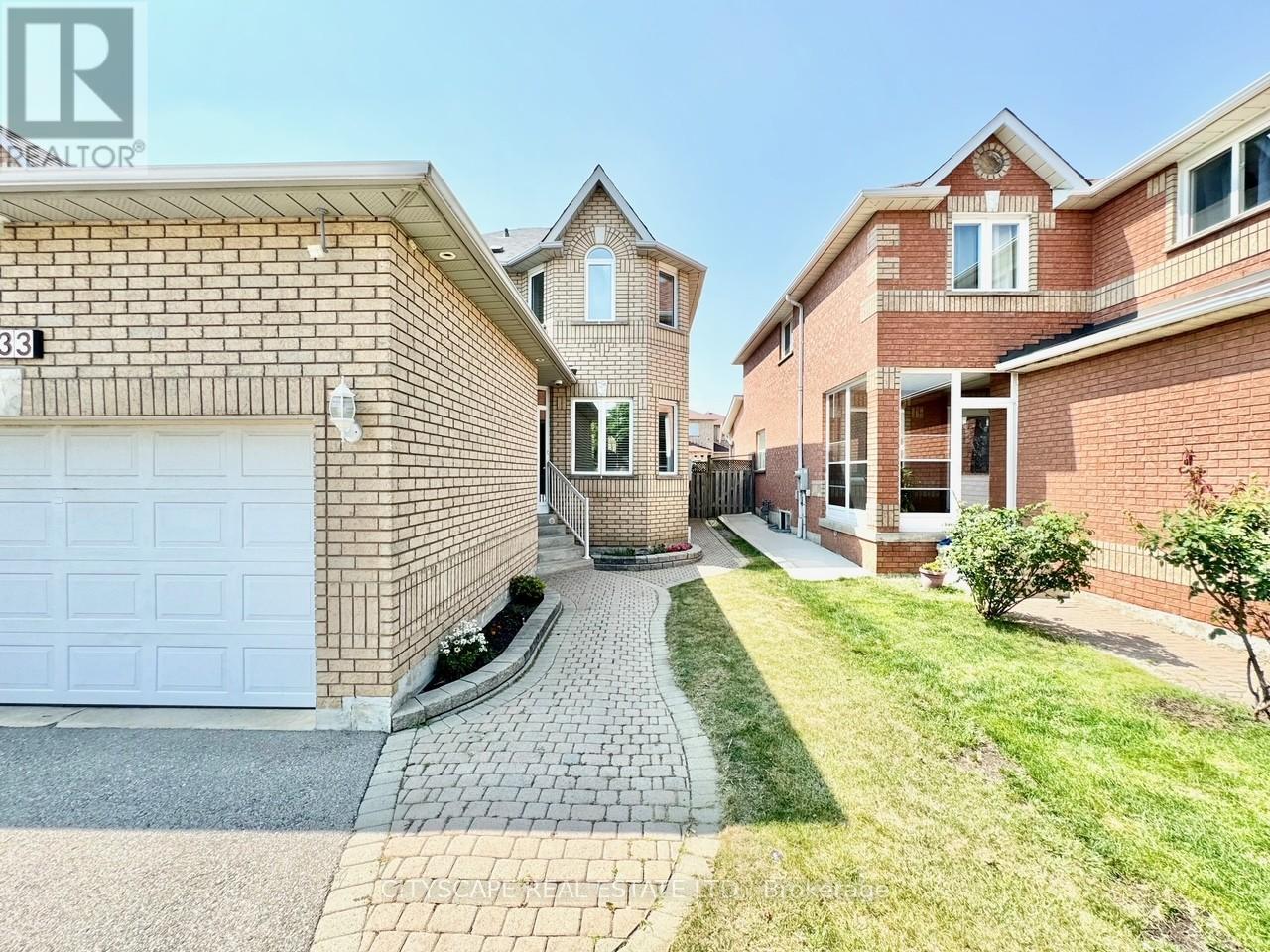Photo 2 of 533 Leatherleaf Drive, Mississauga ON