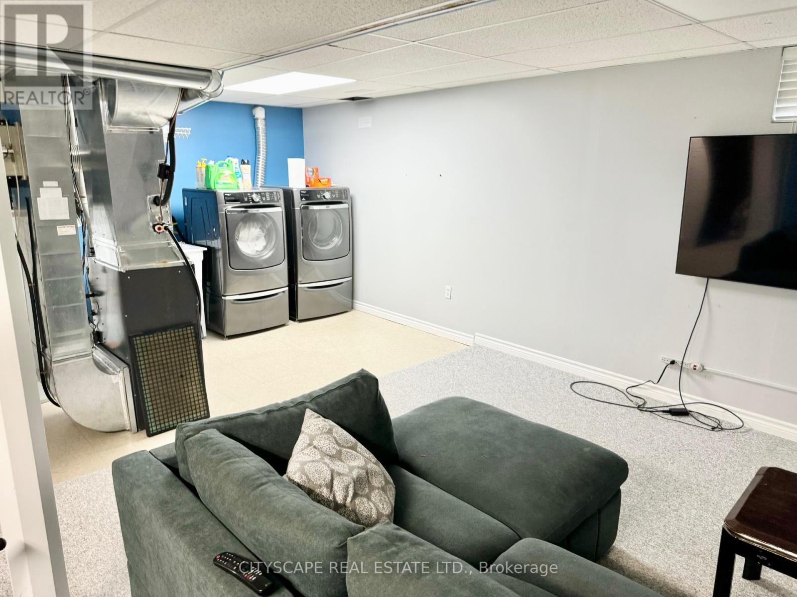 Photo 23 of 533 Leatherleaf Drive, Mississauga ON