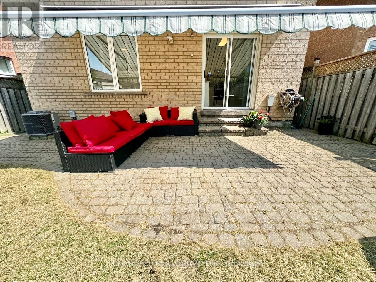 Photo 26 of 533 Leatherleaf Drive, Mississauga ON