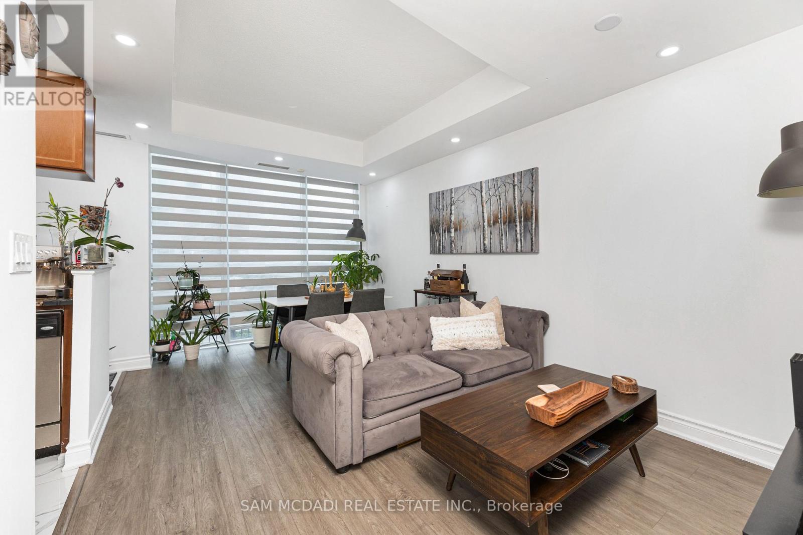 Photo 10 of Th 119 90 Absolute Avenue, Mississauga ON