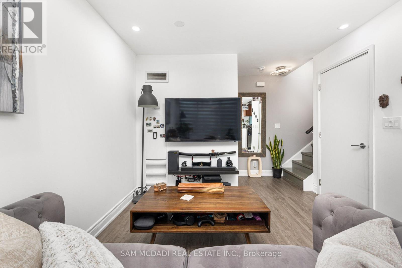 Photo 11 of Th 119 90 Absolute Avenue, Mississauga ON