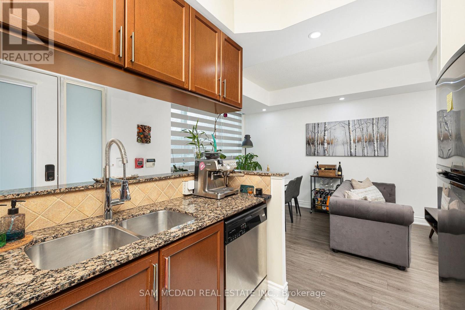 Photo 20 of Th 119 90 Absolute Avenue, Mississauga ON