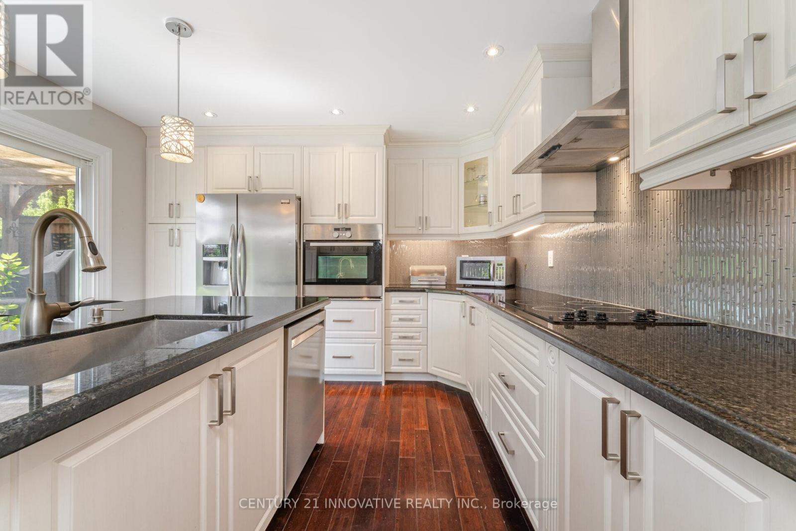 Photo 10 of 37 Massey Street, Brampton ON