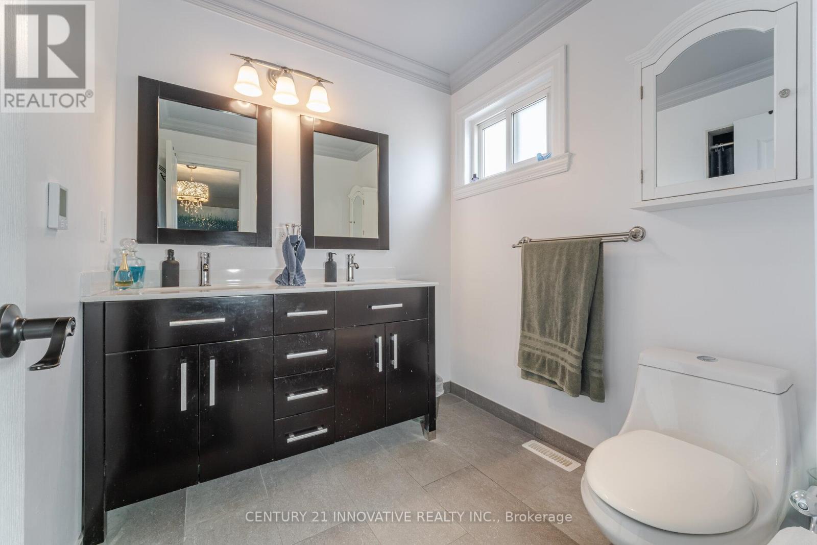 Photo 14 of 37 Massey Street, Brampton ON