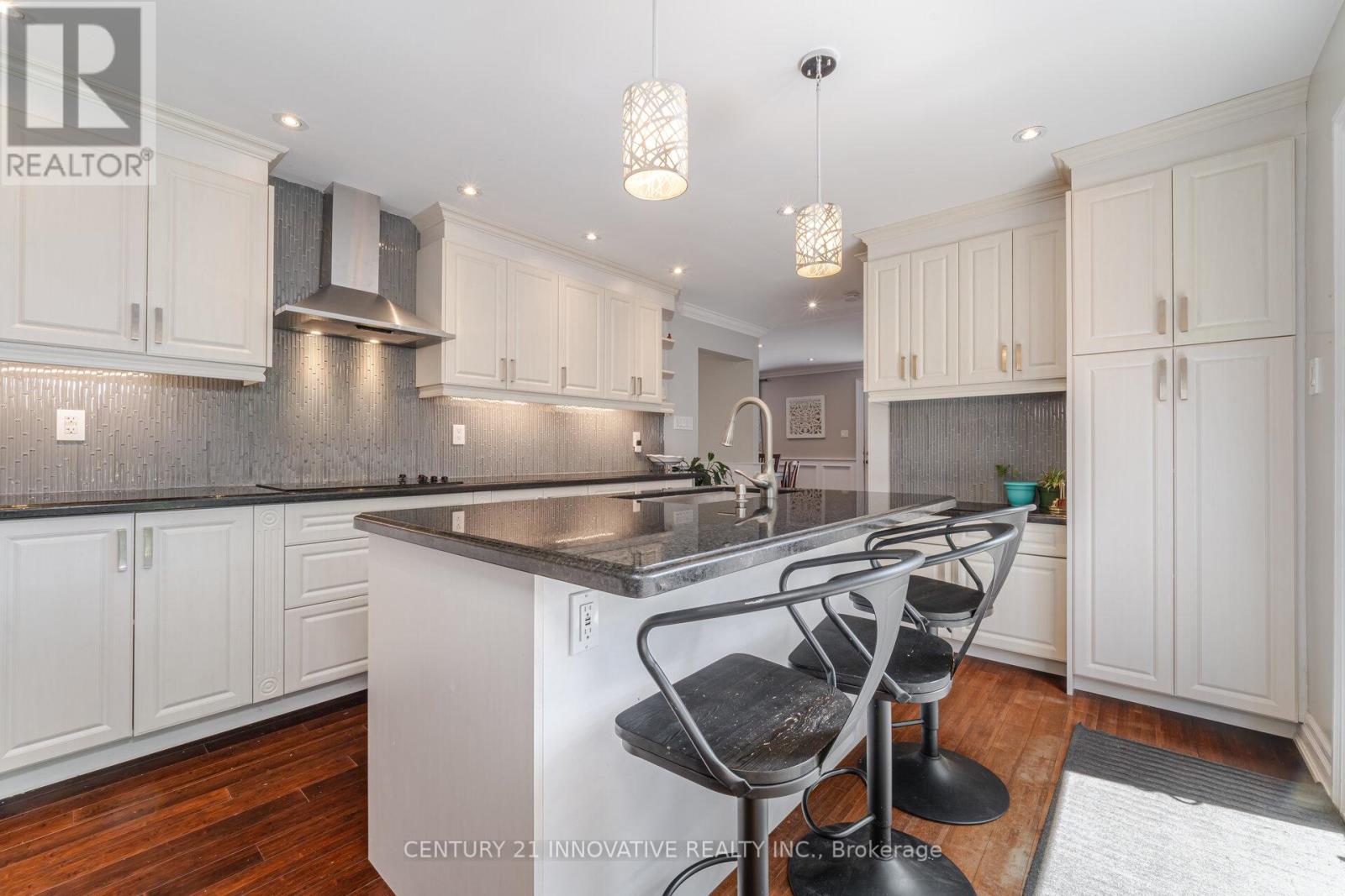 Photo 8 of 37 Massey Street, Brampton ON