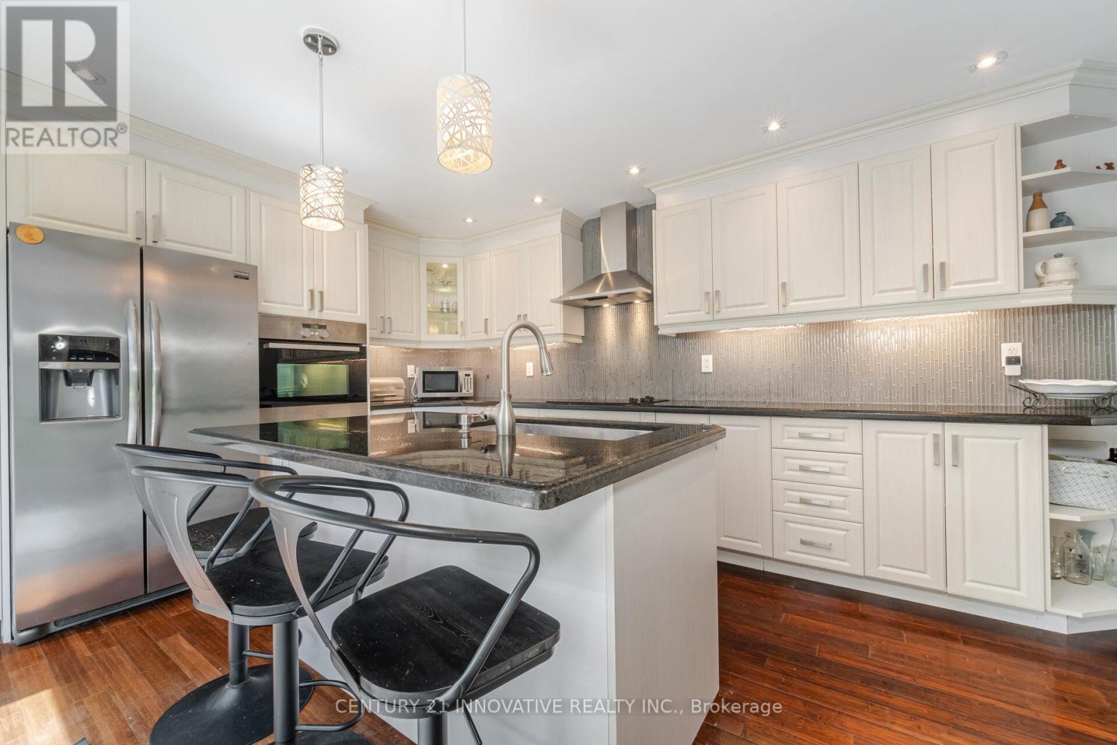 Photo 9 of 37 Massey Street, Brampton ON