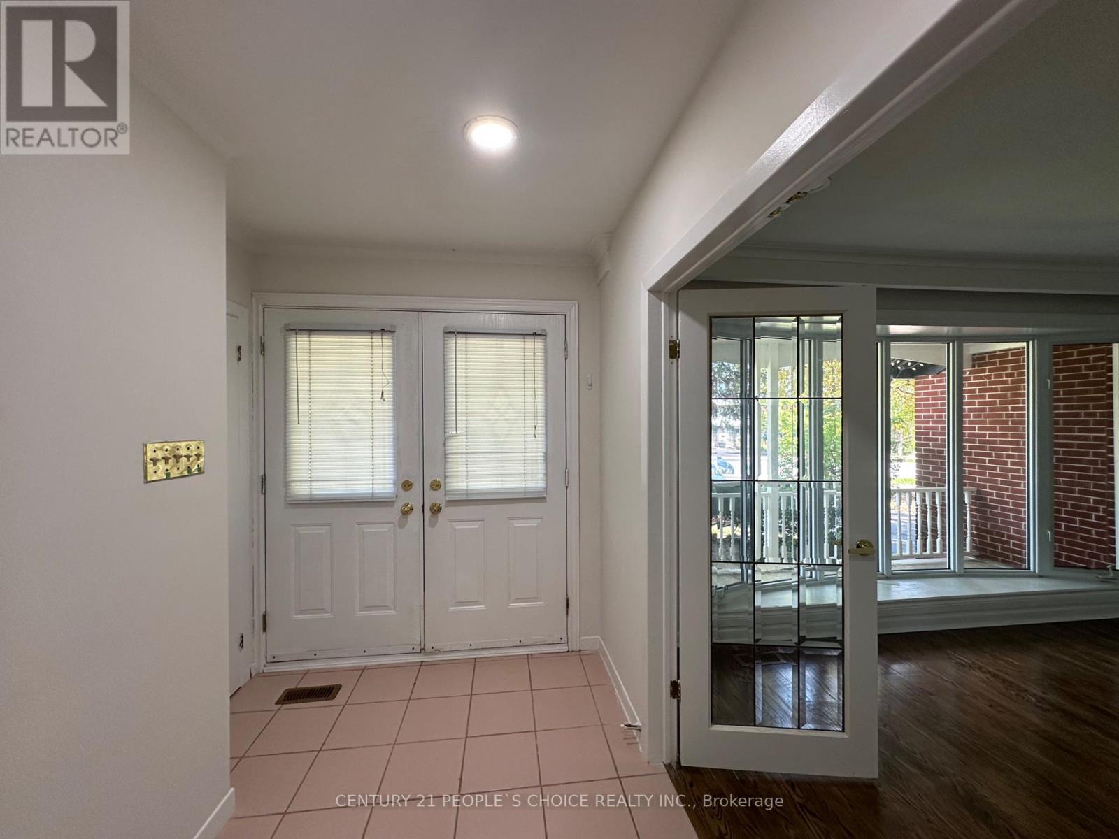 Photo 5 of Main Floor 1252 Mont Clair Drive, Oakville ON