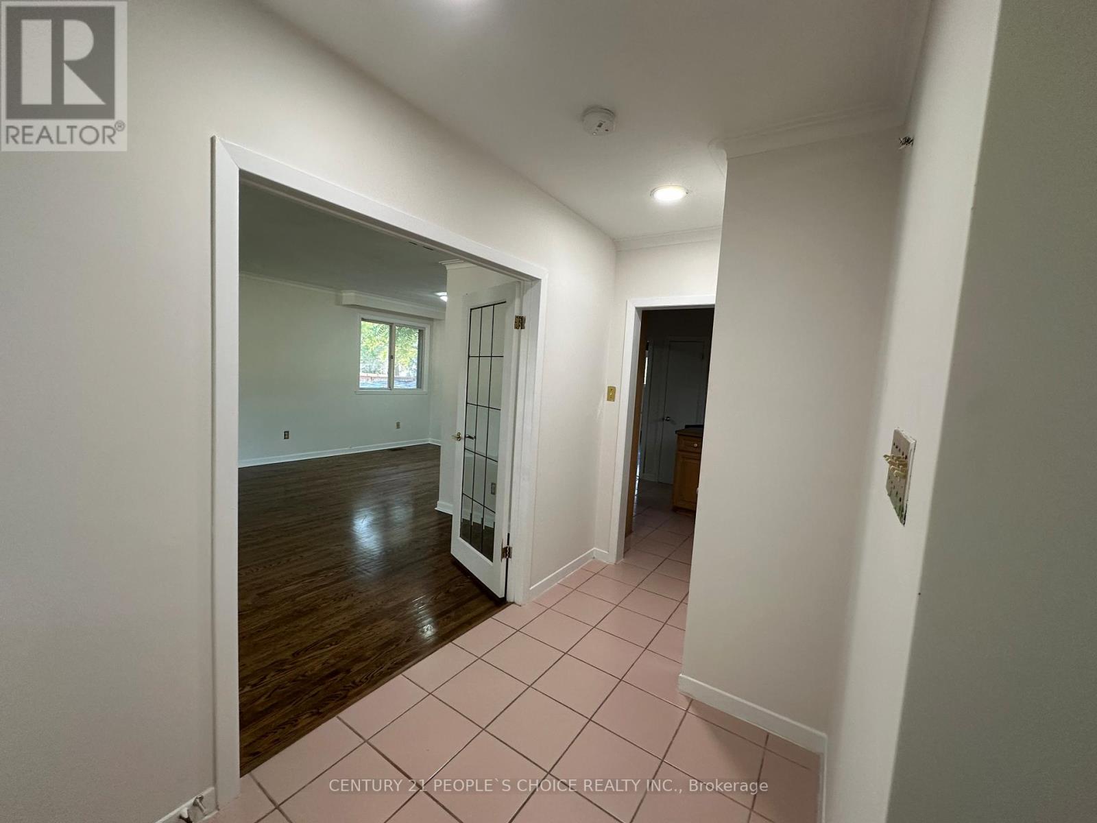 Photo 6 of Main Floor 1252 Mont Clair Drive, Oakville ON