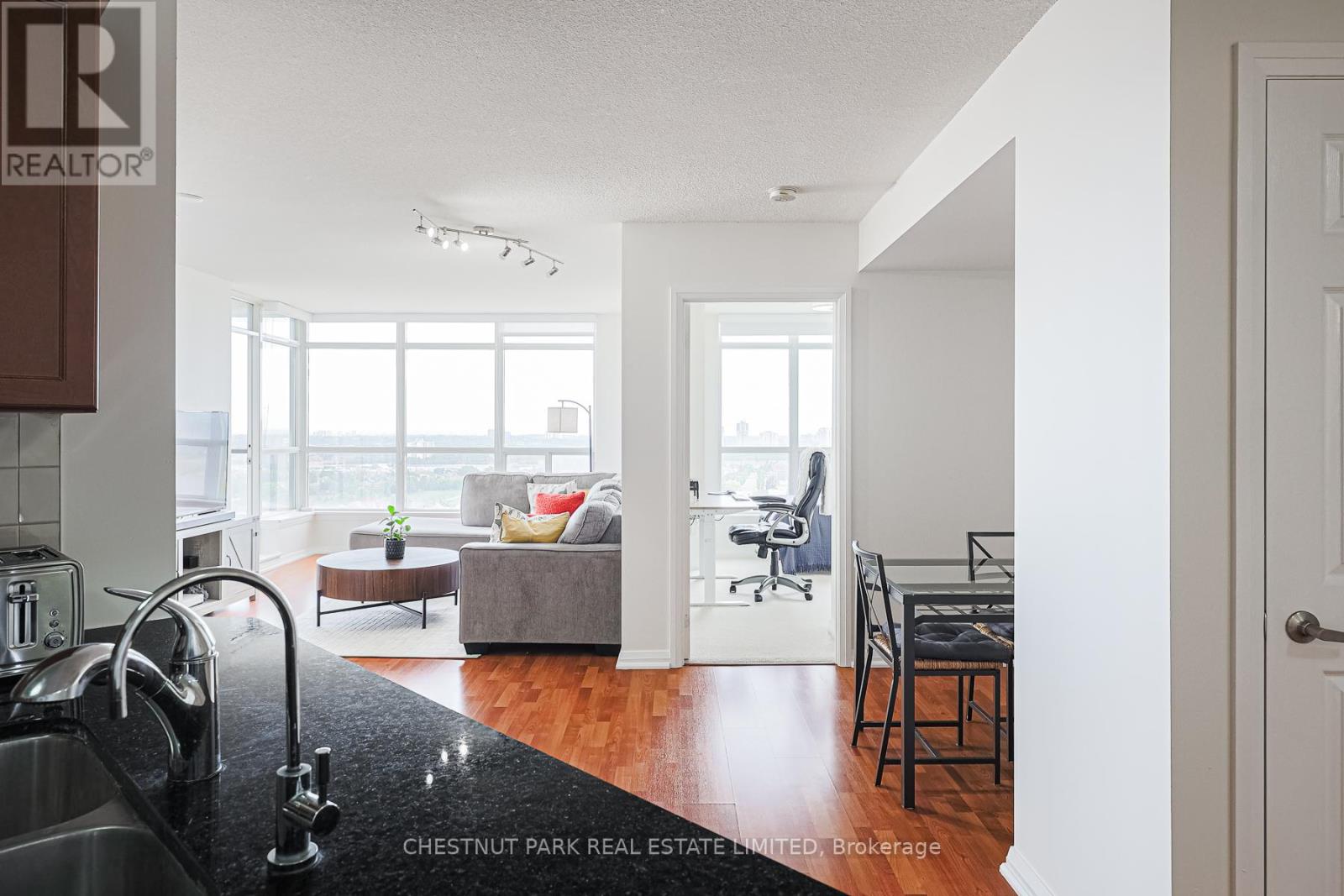 Photo 11 of 1401 220 Forum Drive, Mississauga ON