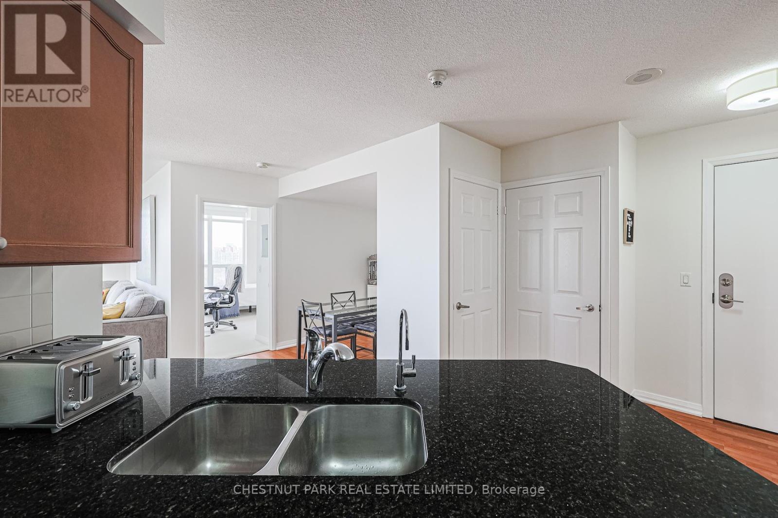 Photo 12 of 1401 220 Forum Drive, Mississauga ON