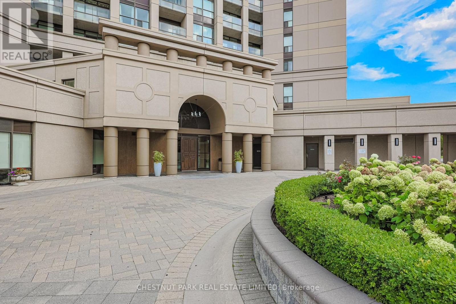Photo 3 of 1401 220 Forum Drive, Mississauga ON