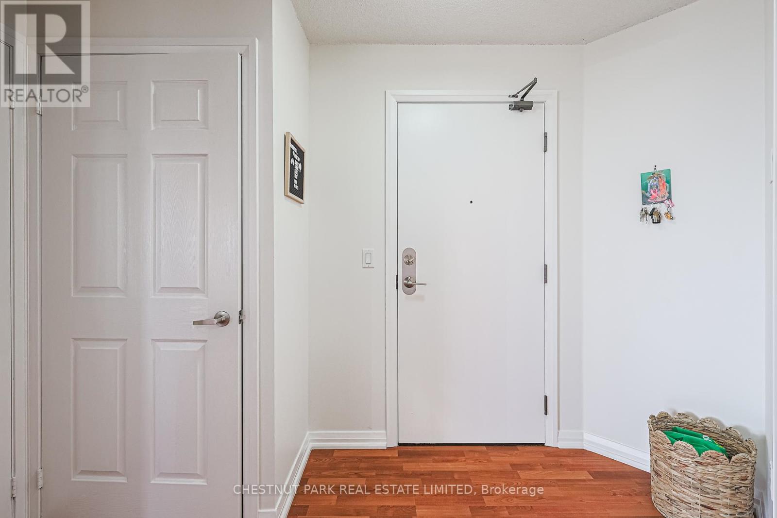 Photo 6 of 1401 220 Forum Drive, Mississauga ON