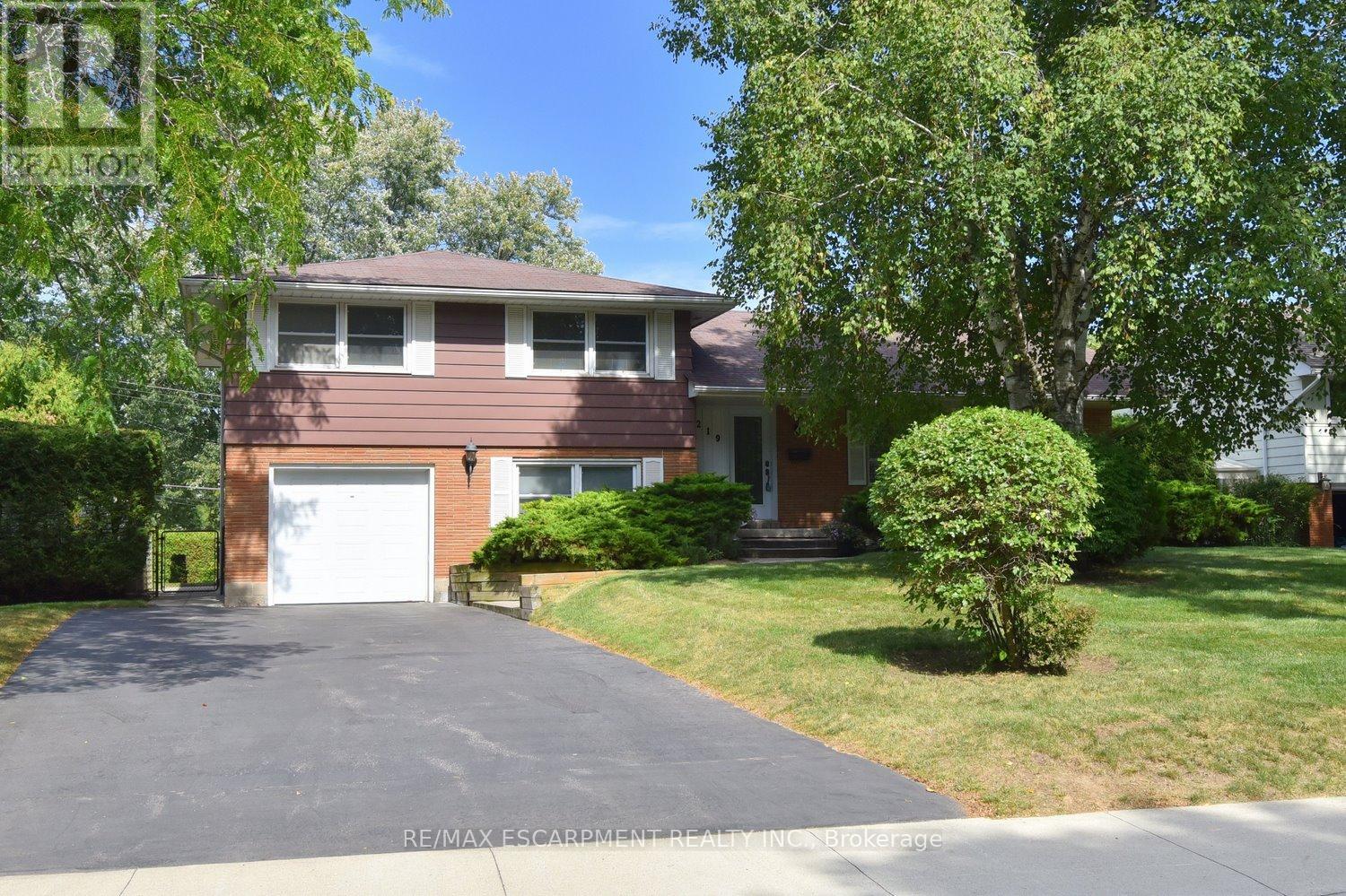 Photo 1 of 219 Strathcona Drive, Burlington ON