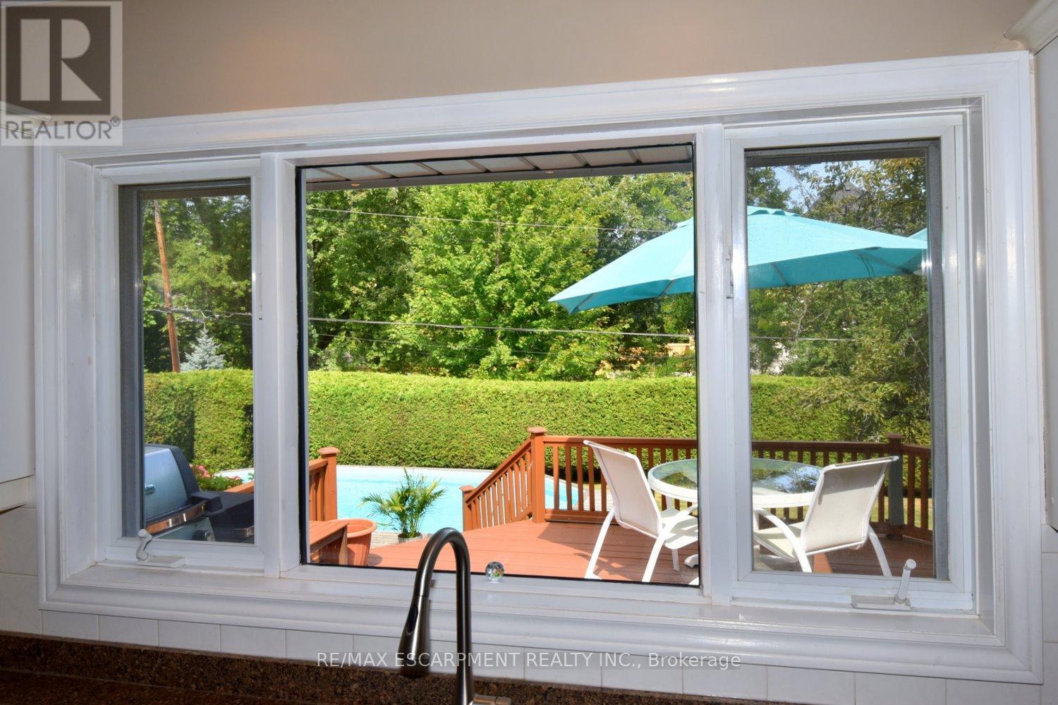 Photo 14 of 219 Strathcona Drive, Burlington ON