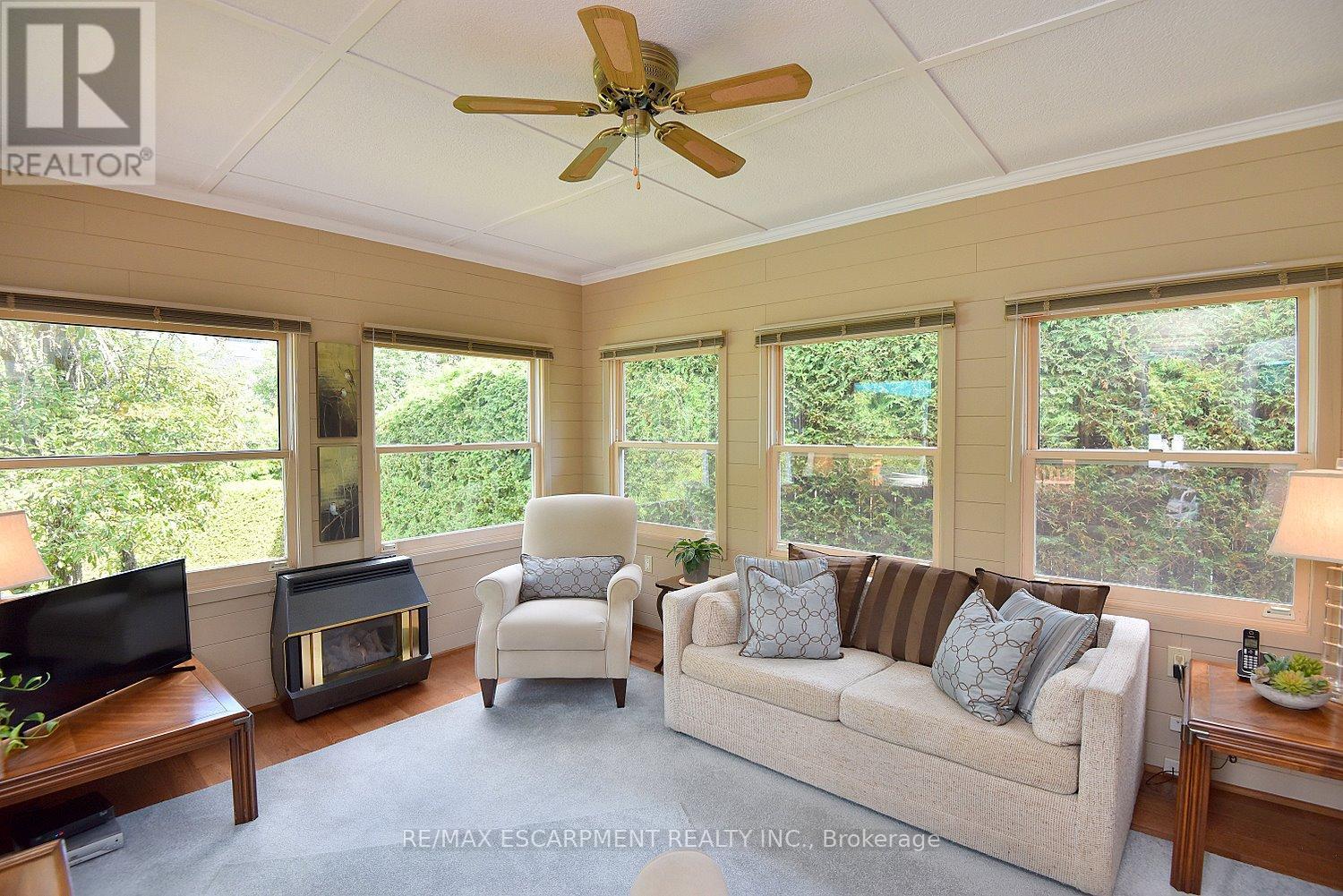 Photo 18 of 219 Strathcona Drive, Burlington ON