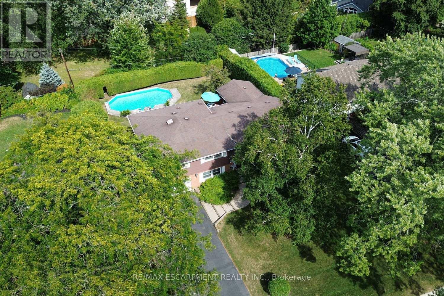 Photo 2 of 219 Strathcona Drive, Burlington ON