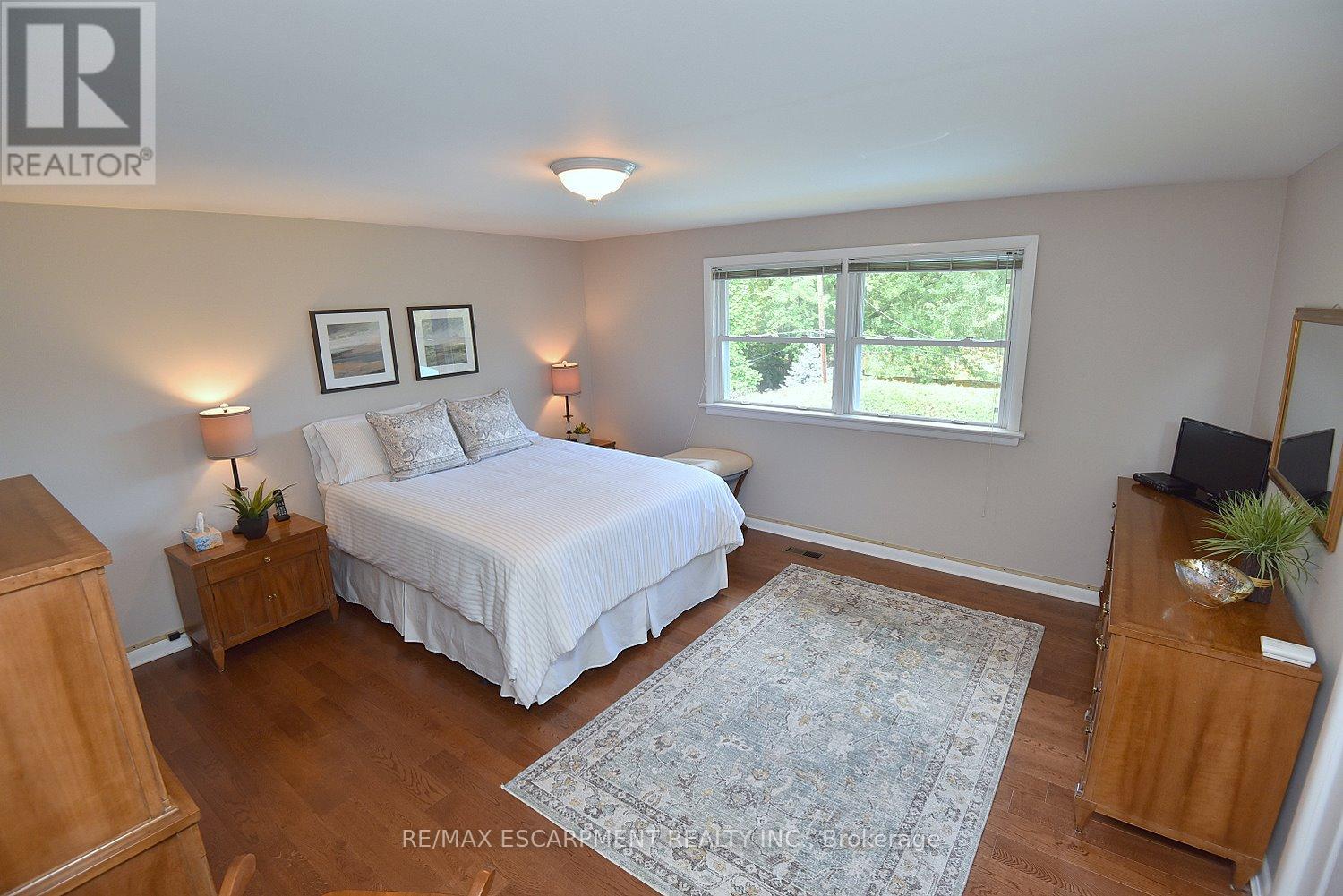 Photo 20 of 219 Strathcona Drive, Burlington ON