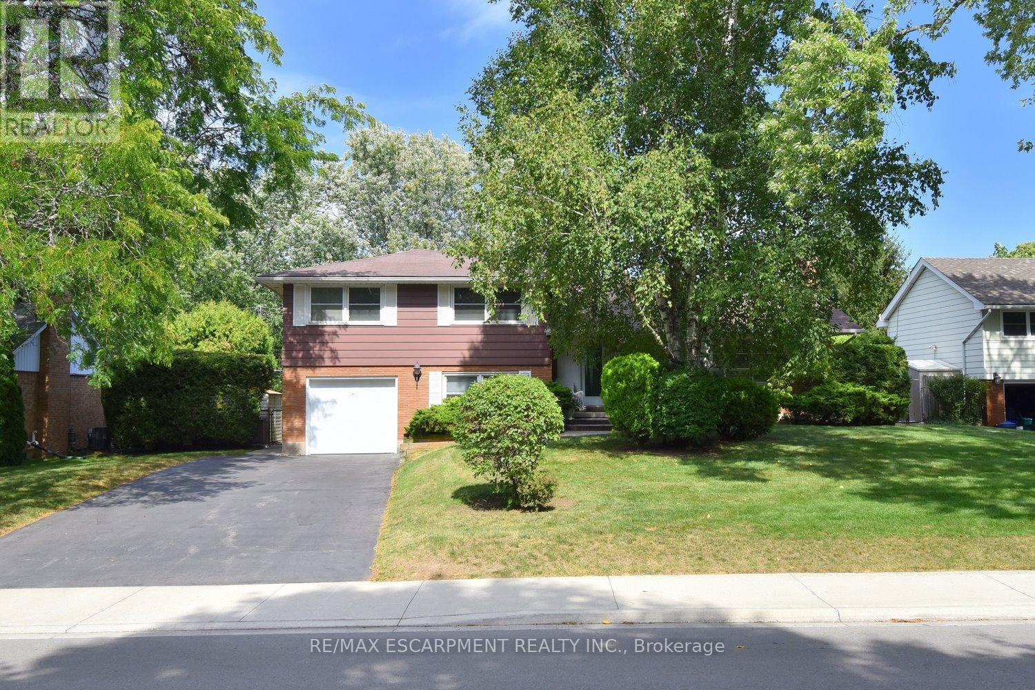 Photo 3 of 219 Strathcona Drive, Burlington ON