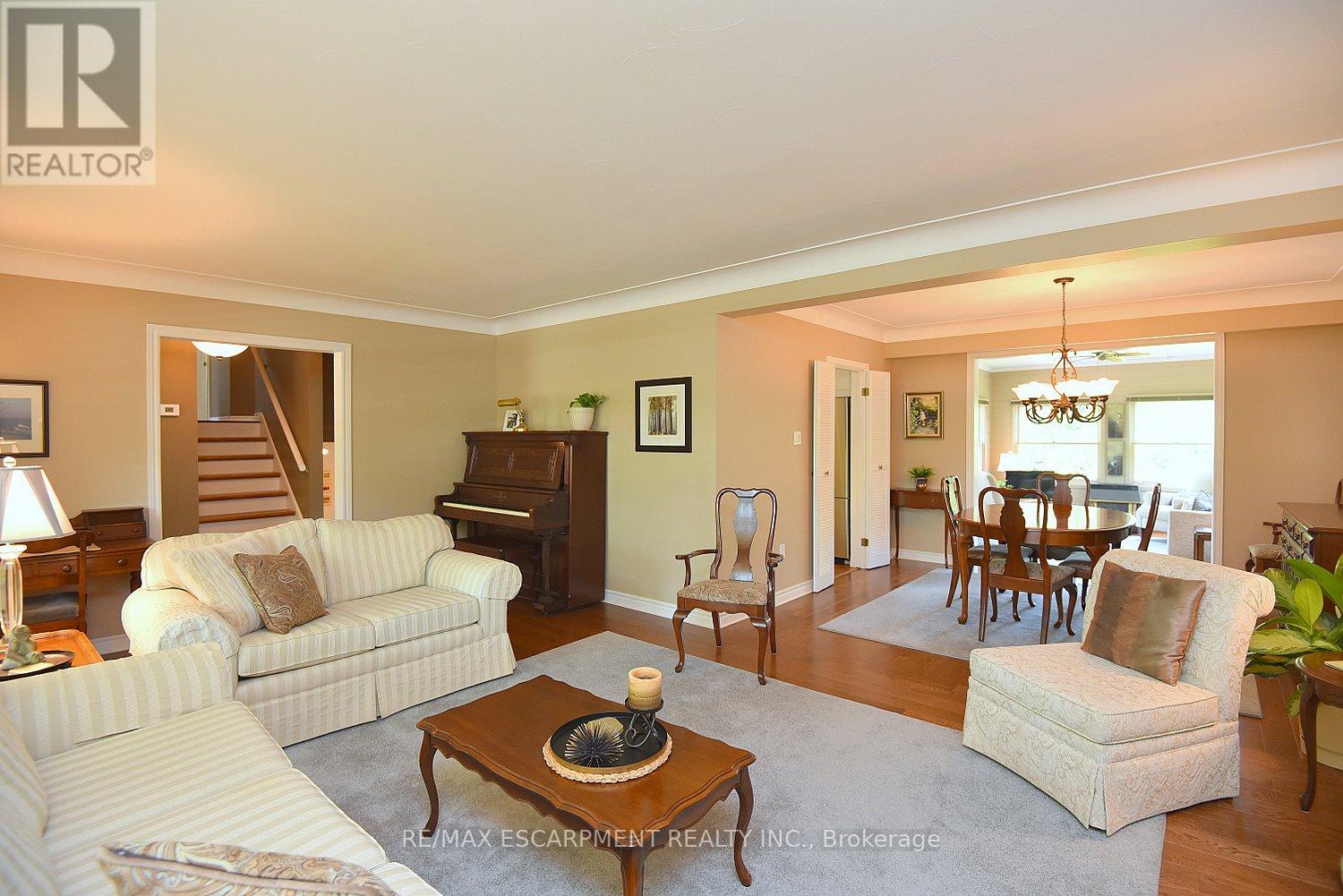 Photo 8 of 219 Strathcona Drive, Burlington ON